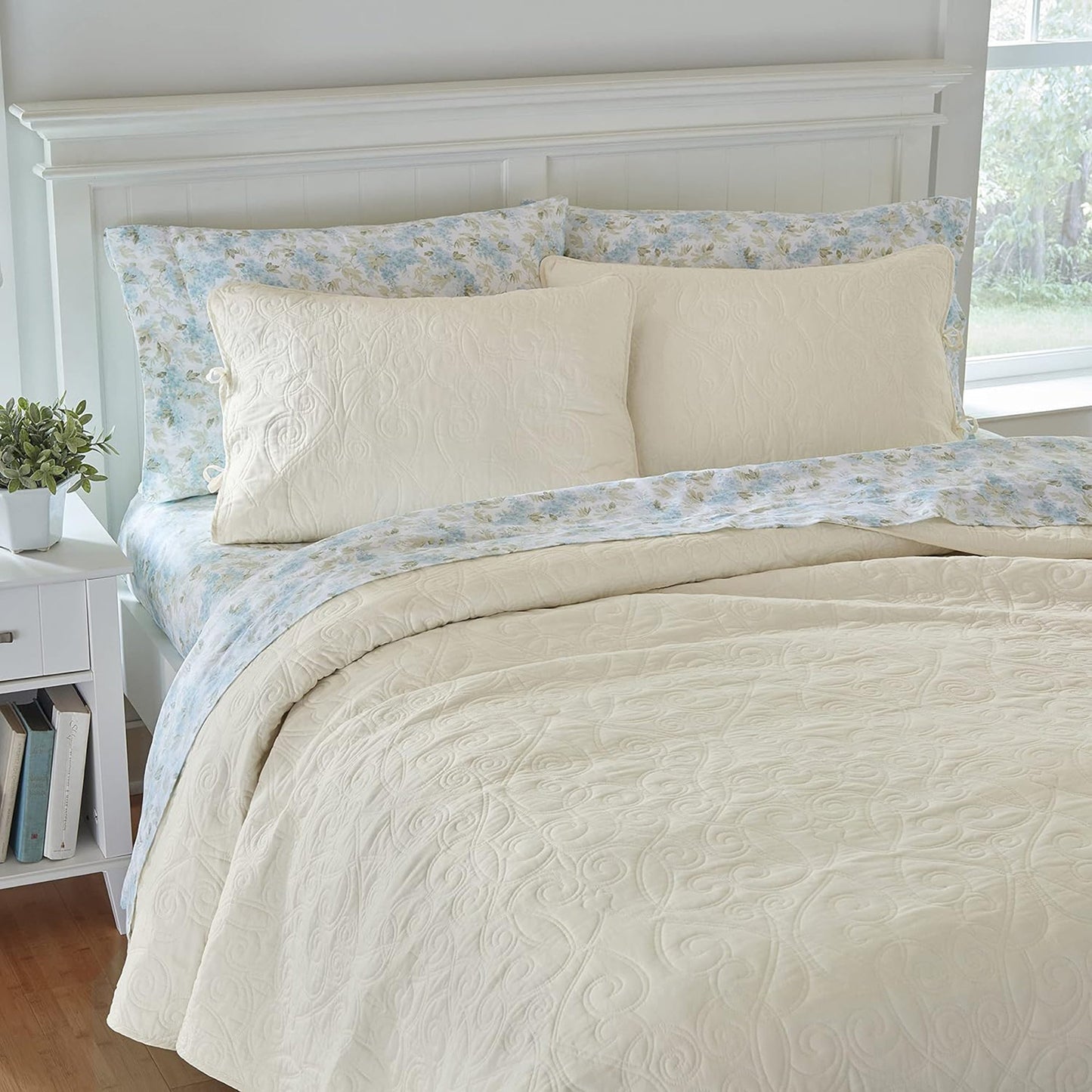 100% Cotton, Reversible All Season Bedding Quilt Set - Ivory
