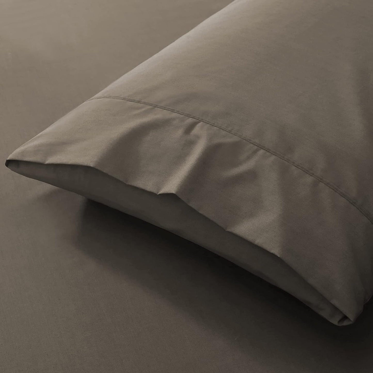 300 Thread Count Sheet Set 50% Cotton 50% Polyester Bed Sheet Set - Chocolate Brown