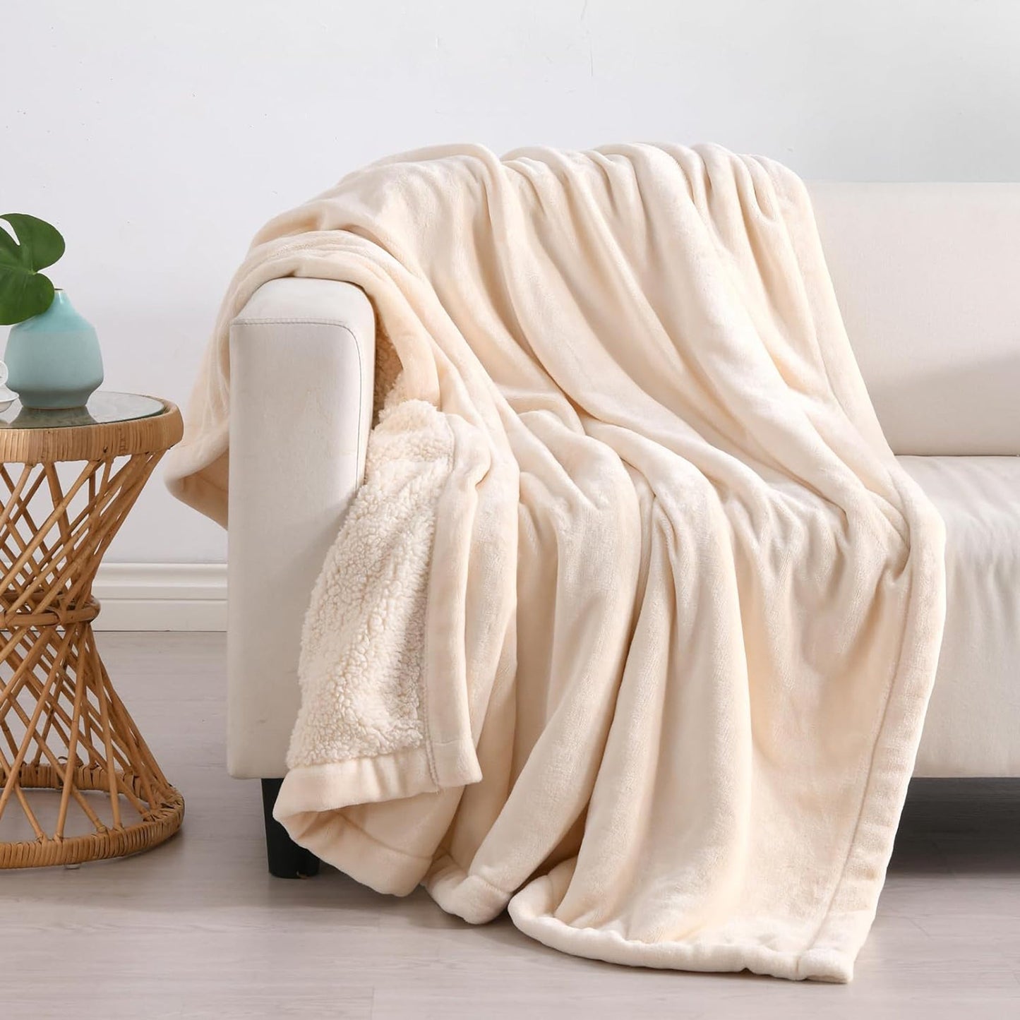 100% Polyester 200gsm Fleece and Sherpa Reverse Throw Blanket - Cream