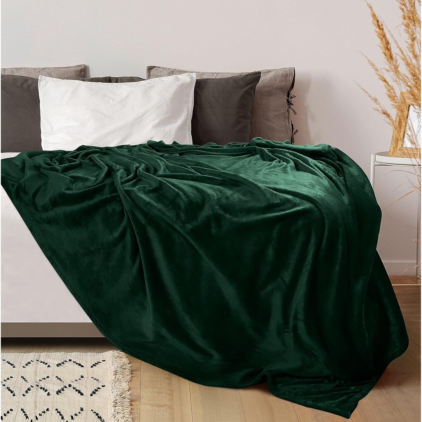 300GSM Microfibre Anti-Static Fuzzy Soft Fleece Blanket - Green