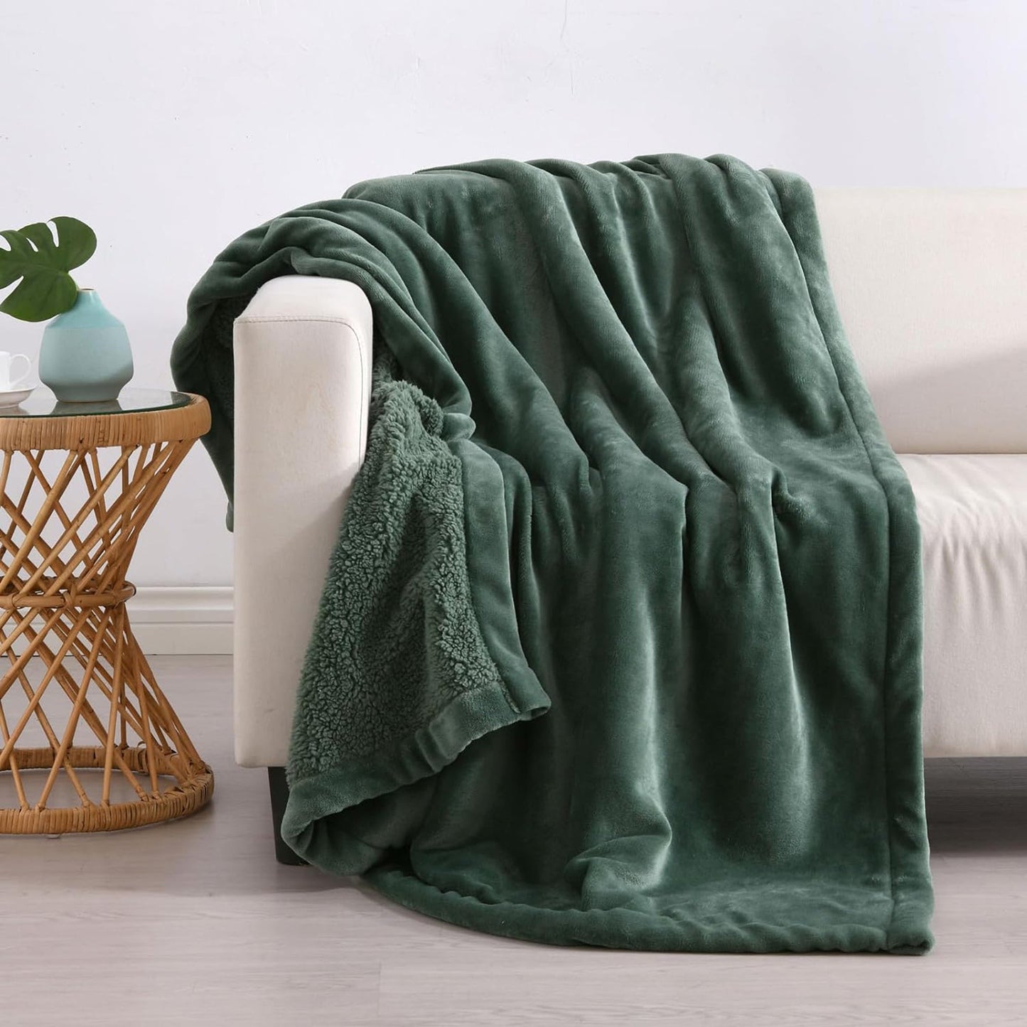100% Polyester 200gsm Fleece and Sherpa Reverse Throw Blanket - Leaf