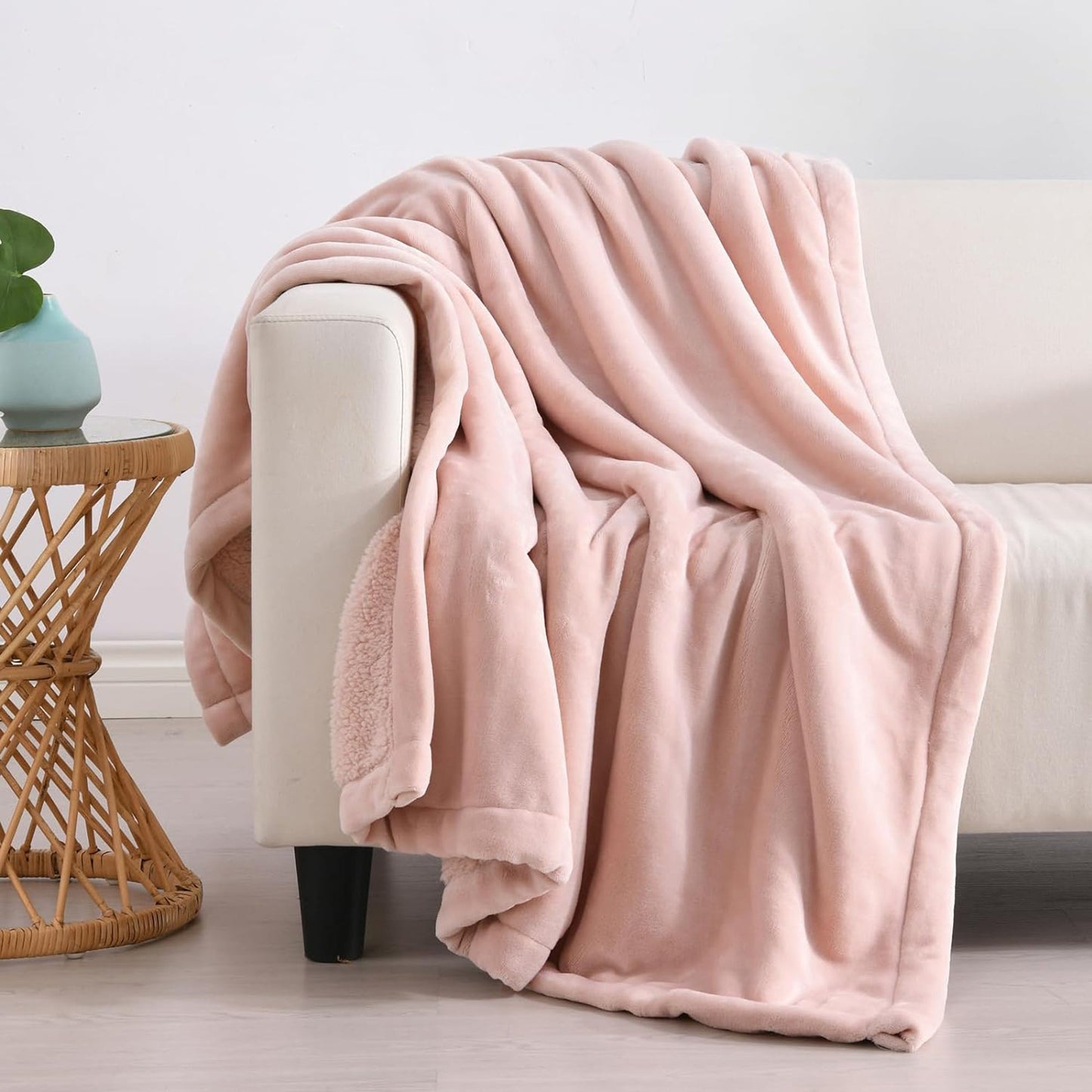 100% Polyester 200gsm Fleece and Sherpa Reverse Throw Blanket - Blush