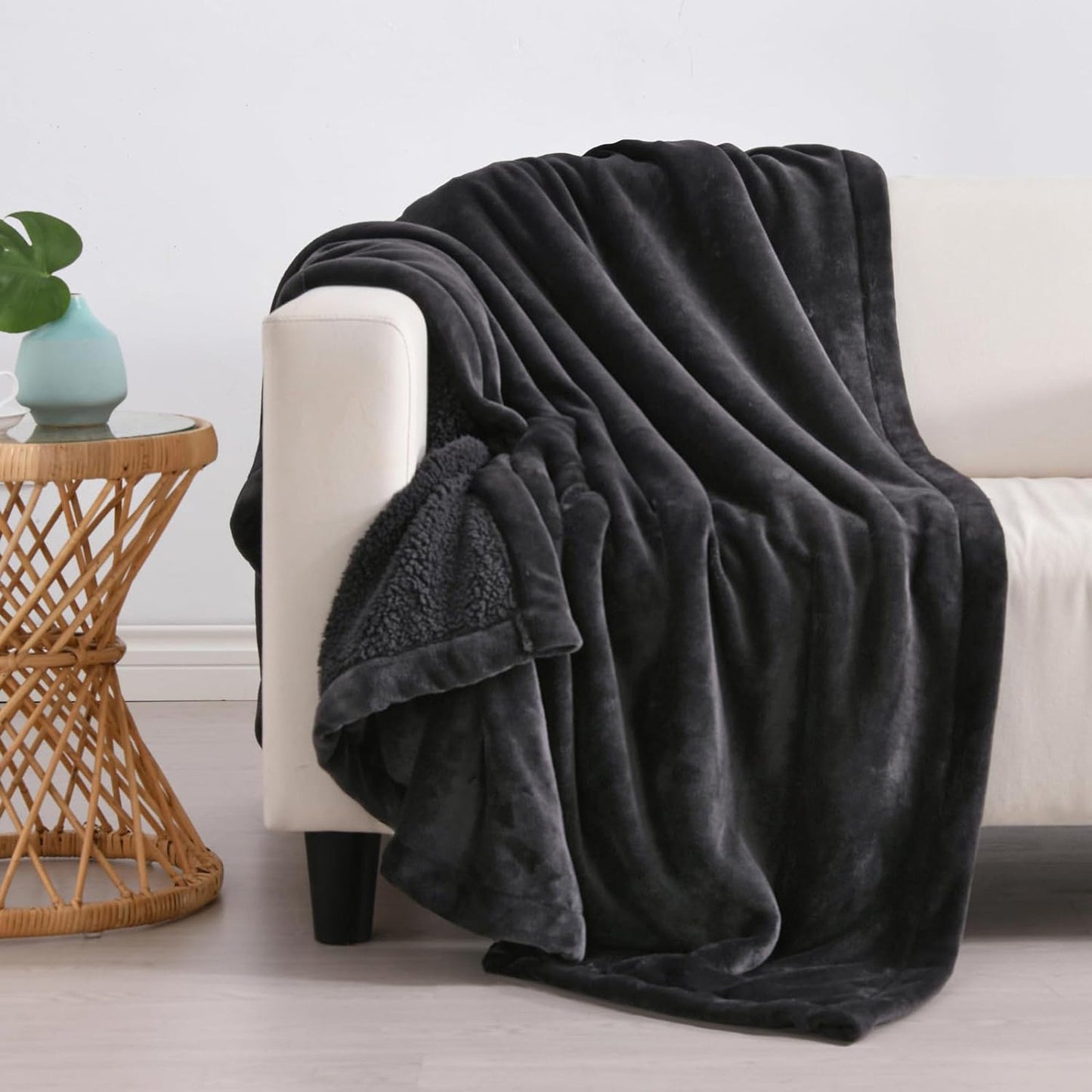100% Polyester 200gsm Fleece and Sherpa Reverse Throw Blanket - Charcoal