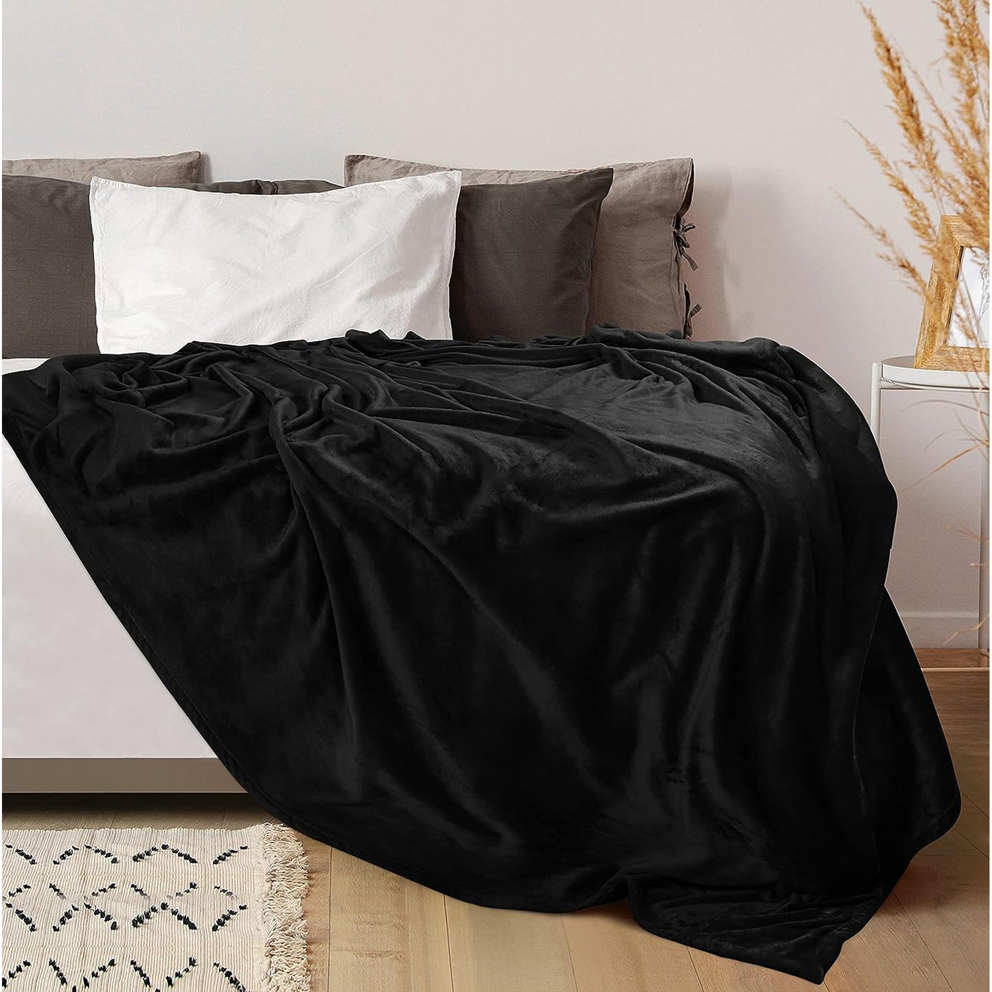 300GSM Microfibre Luxury Anti-Static Fuzzy Soft Fleece Blanket - Black