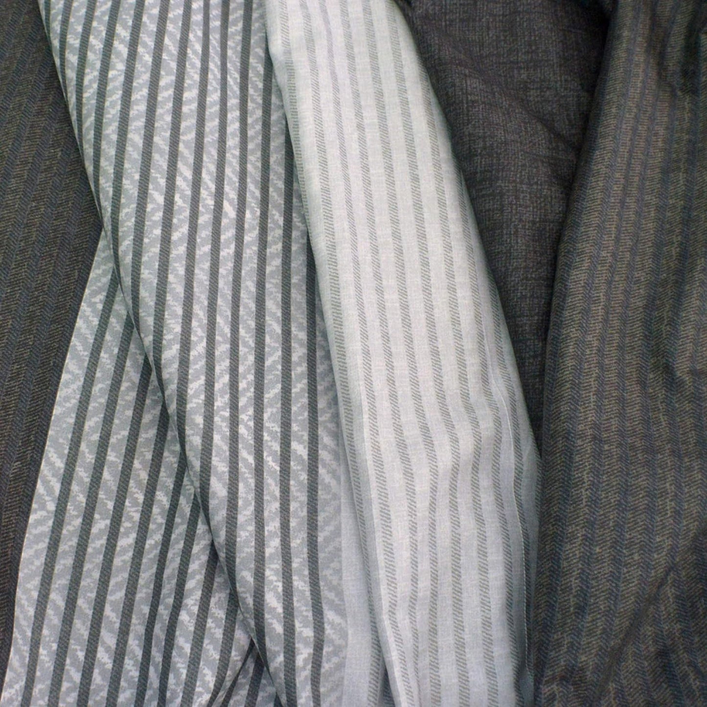 Soft and Lightweight Microfibre Deep Bed Sheet Set - Grey Black