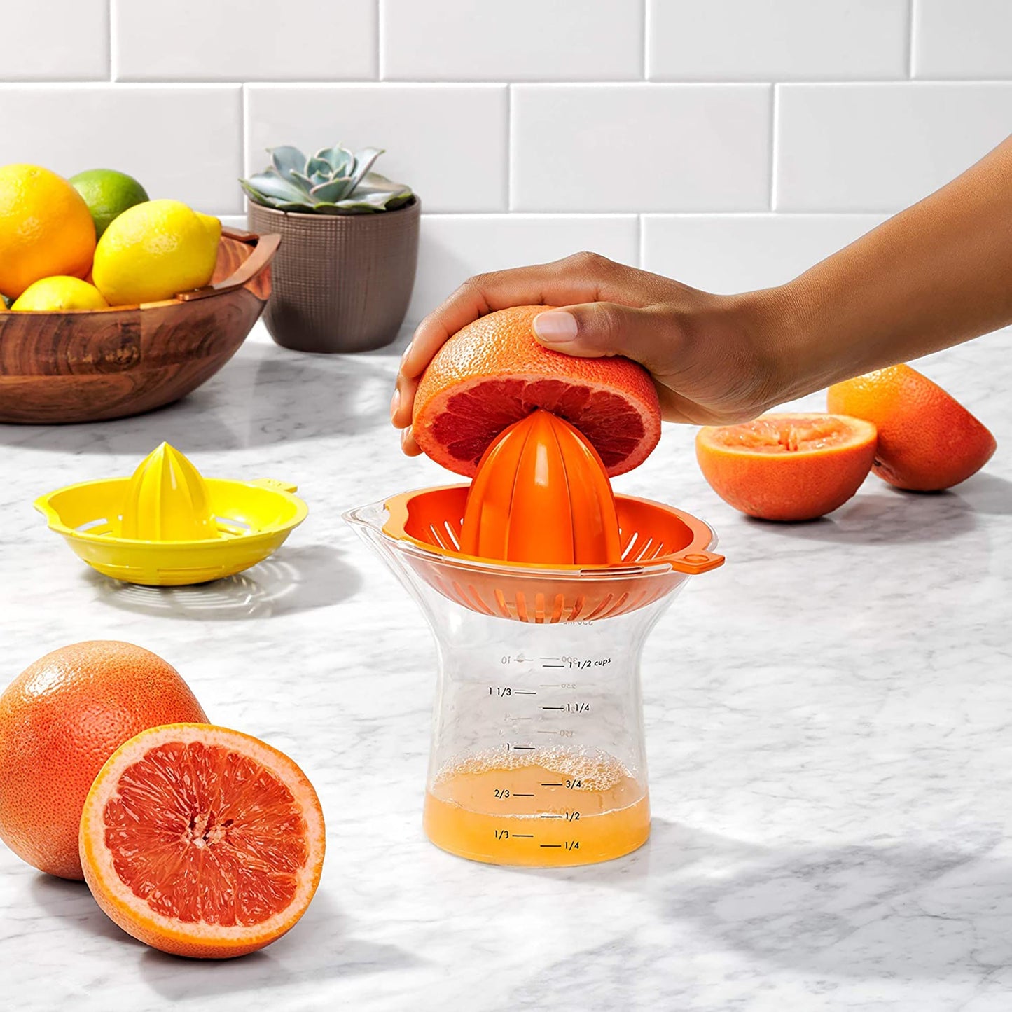2-in-1 Citrus Juicer Lemon and Orange Squeezer 350 ml - Orange