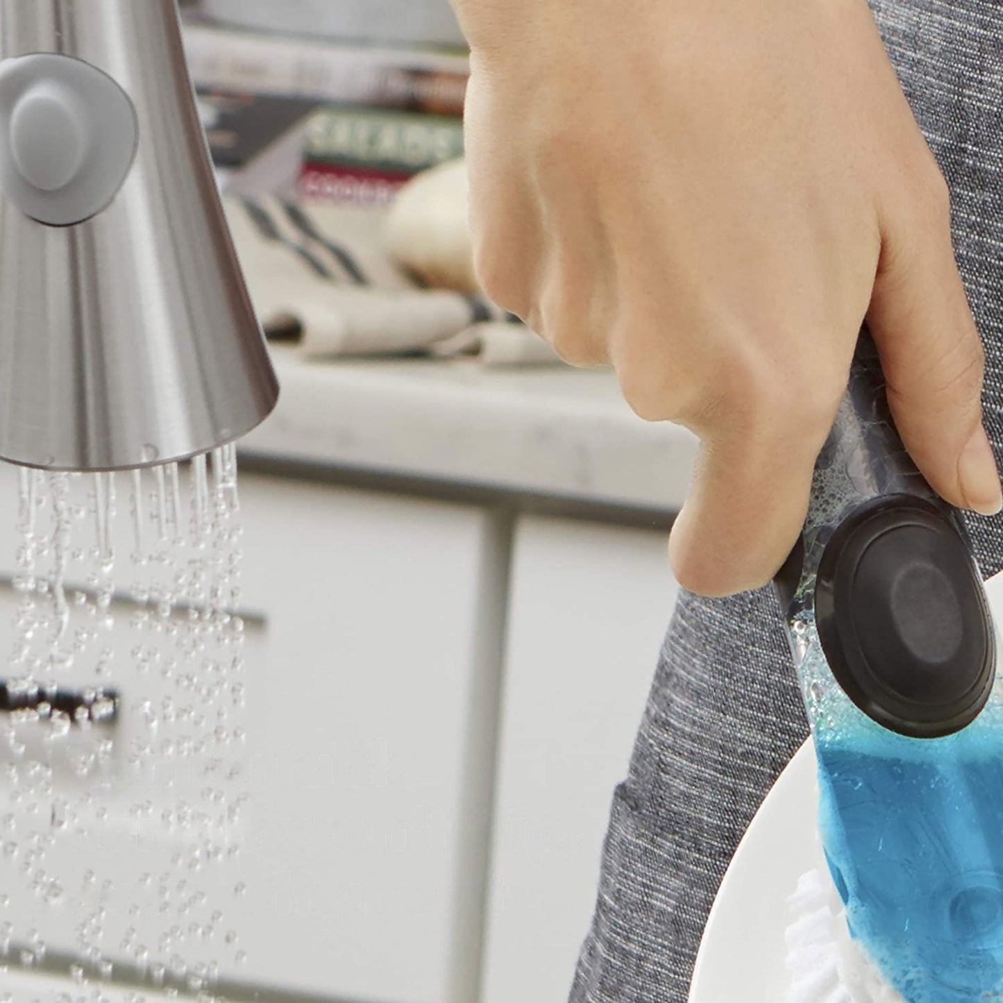 Soap Dispensing Grip Dish Brush for Pot and Sink Cleaning 15x10x5 cm - Black White