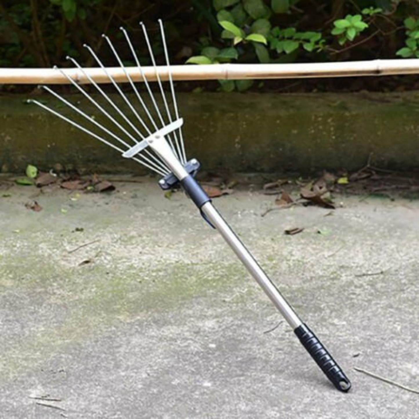 Adjustable Head Garden Lawn Leaf Rake with Telescopic Handle