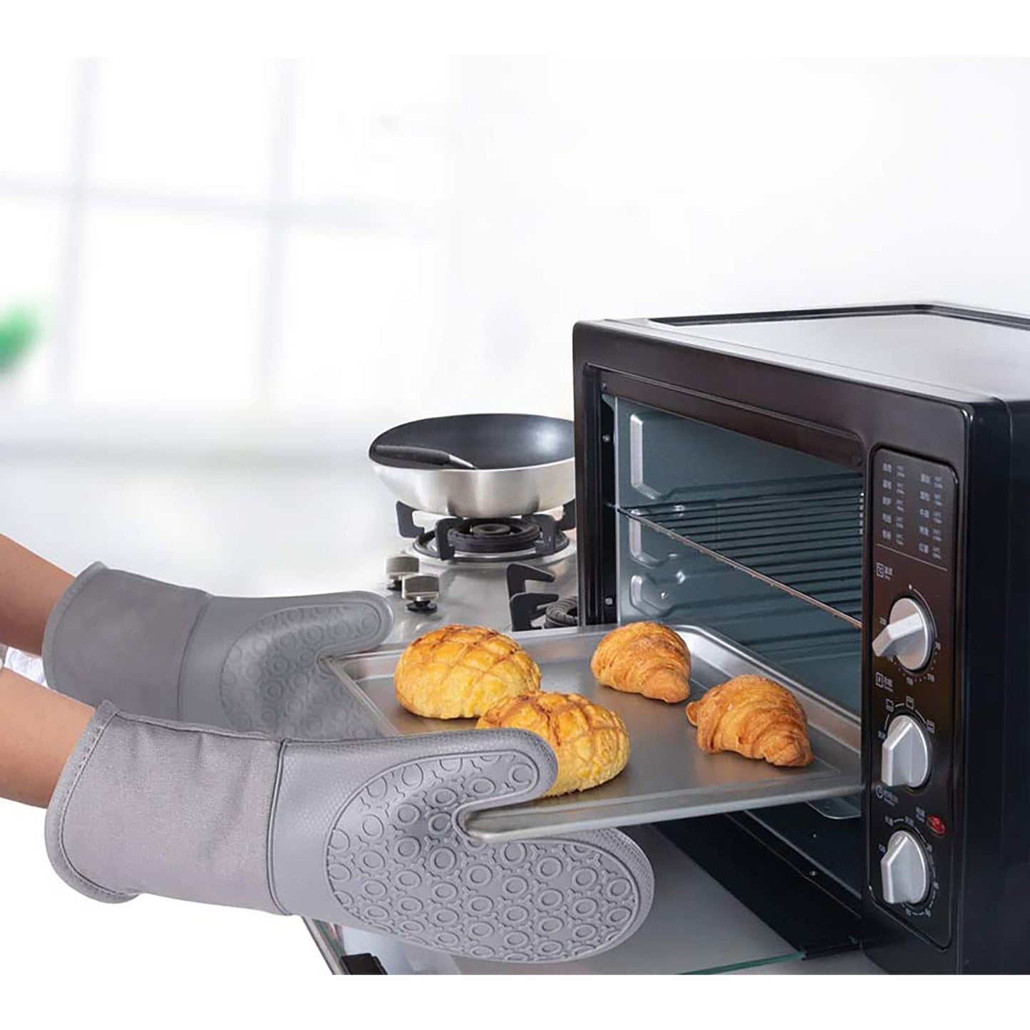 Non-Slip Heat Resistant Oven Mittens with 2 Mini Oven Gloves Pinch 2 Pot Holders and Brush - Grey