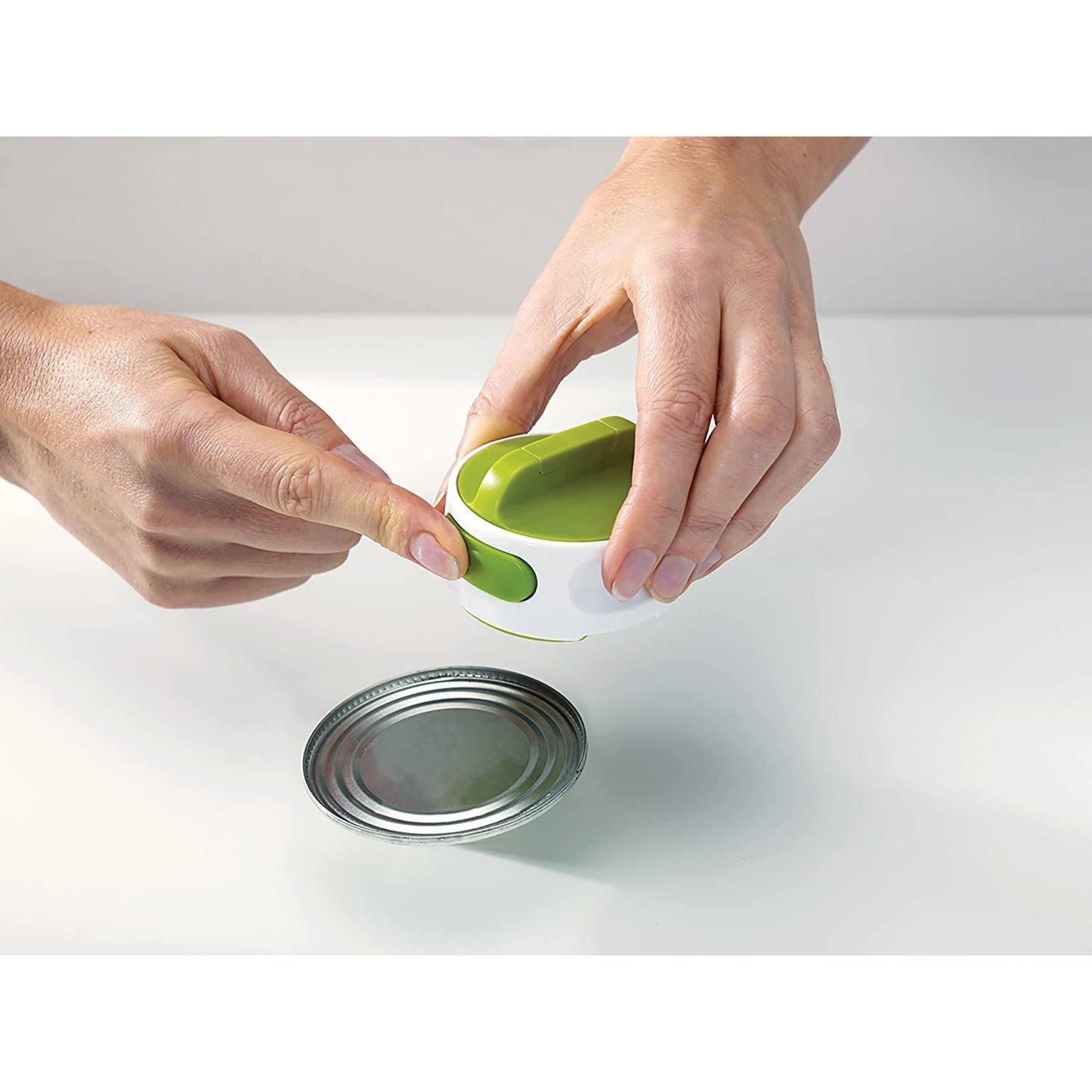 Easy Twist Can Opener with Stainless Steel Blade - White and Green
