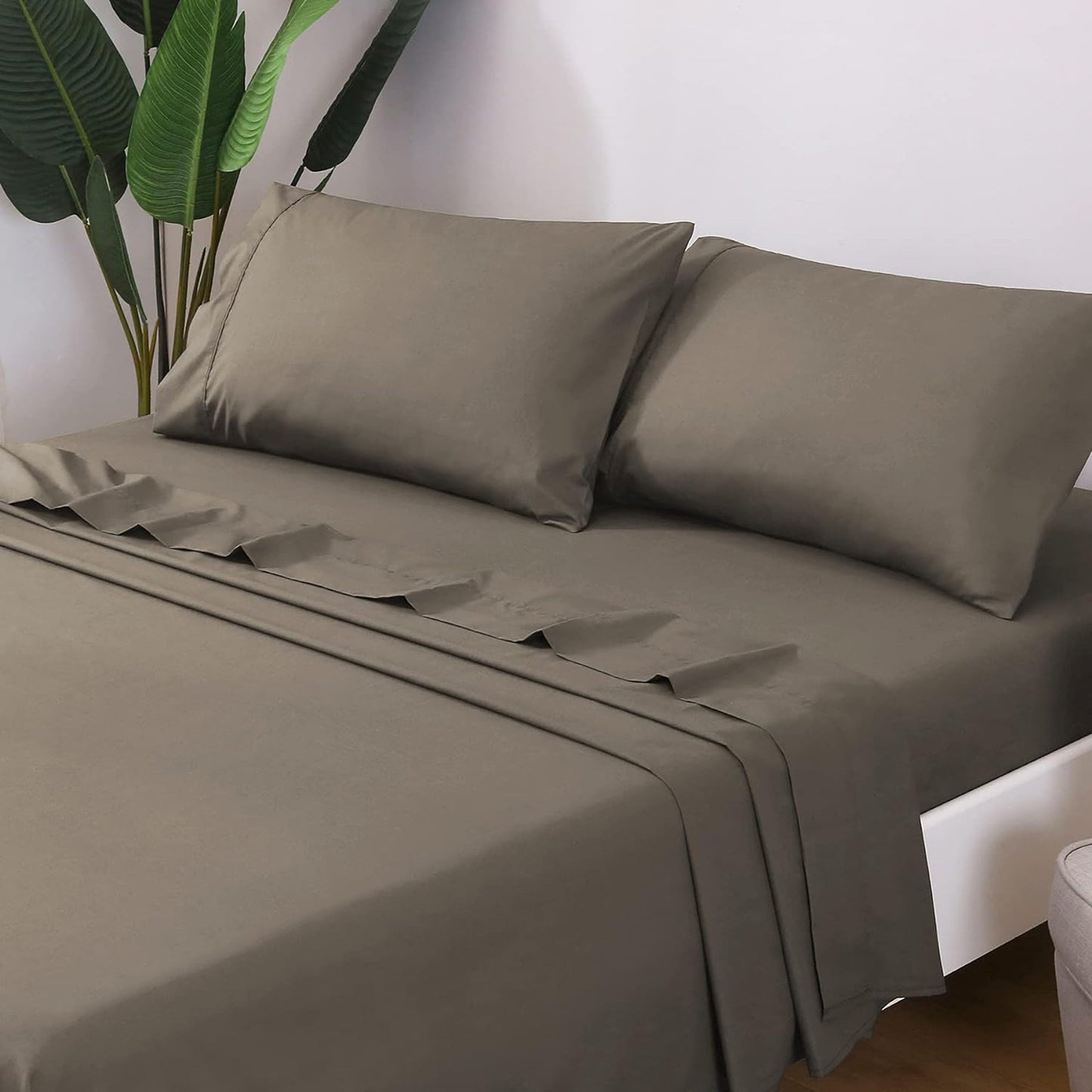 300 Thread Count Sheet Set 50% Cotton 50% Polyester Bed Sheet Set - Chocolate Brown