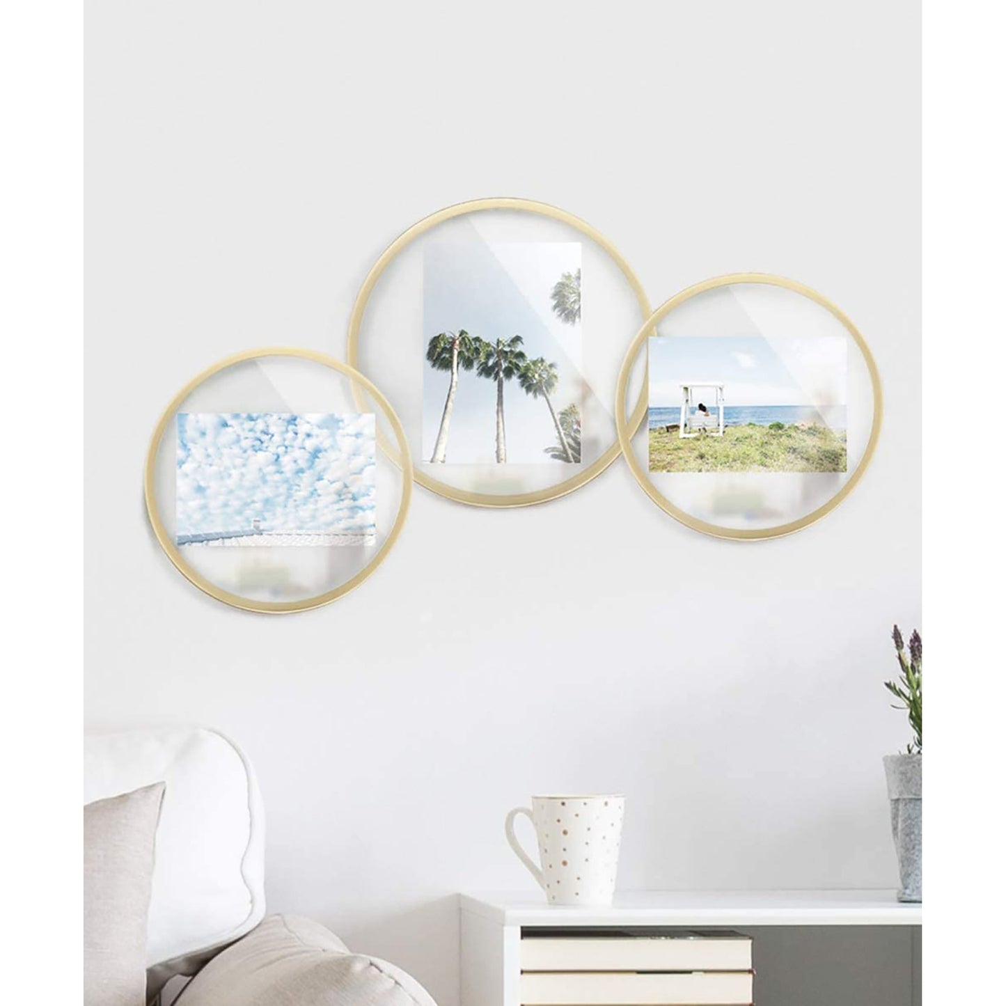 Round Desktop or Wall Floating Picture Frame 5 x 7 Inch - Brass