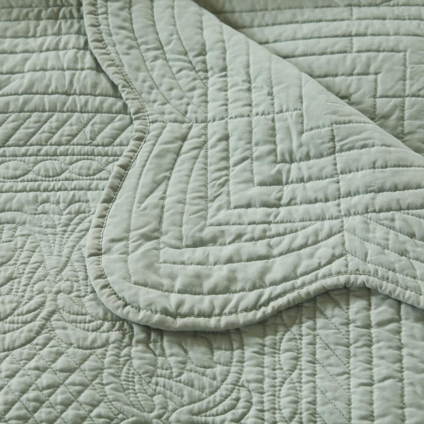 Ultra Soft Cotton Filled Quilted Throw Blanket - Scalloped Borders Seafoam