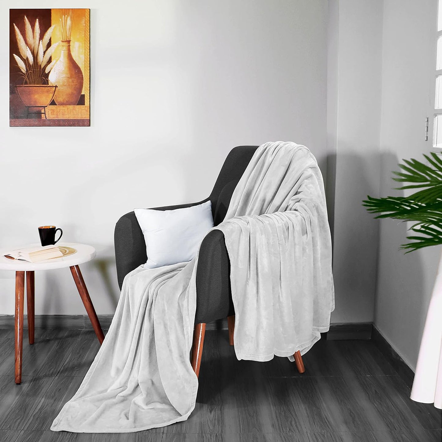 300GSM Microfibre Anti-Static Fuzzy Soft Fleece Blanket - White