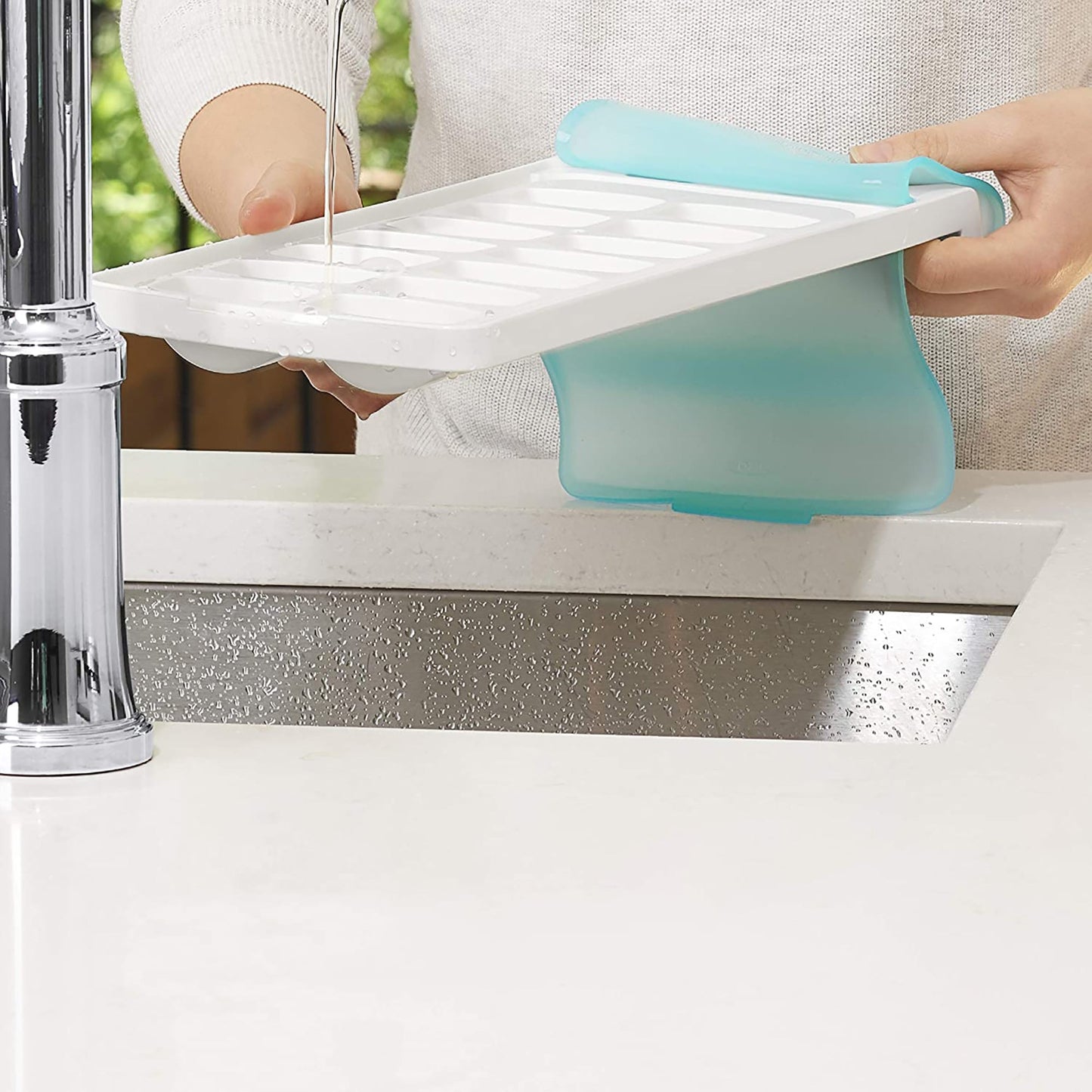 No Spill Plastic Ice Cube Tray with Silicone Secure Seal - White Blue