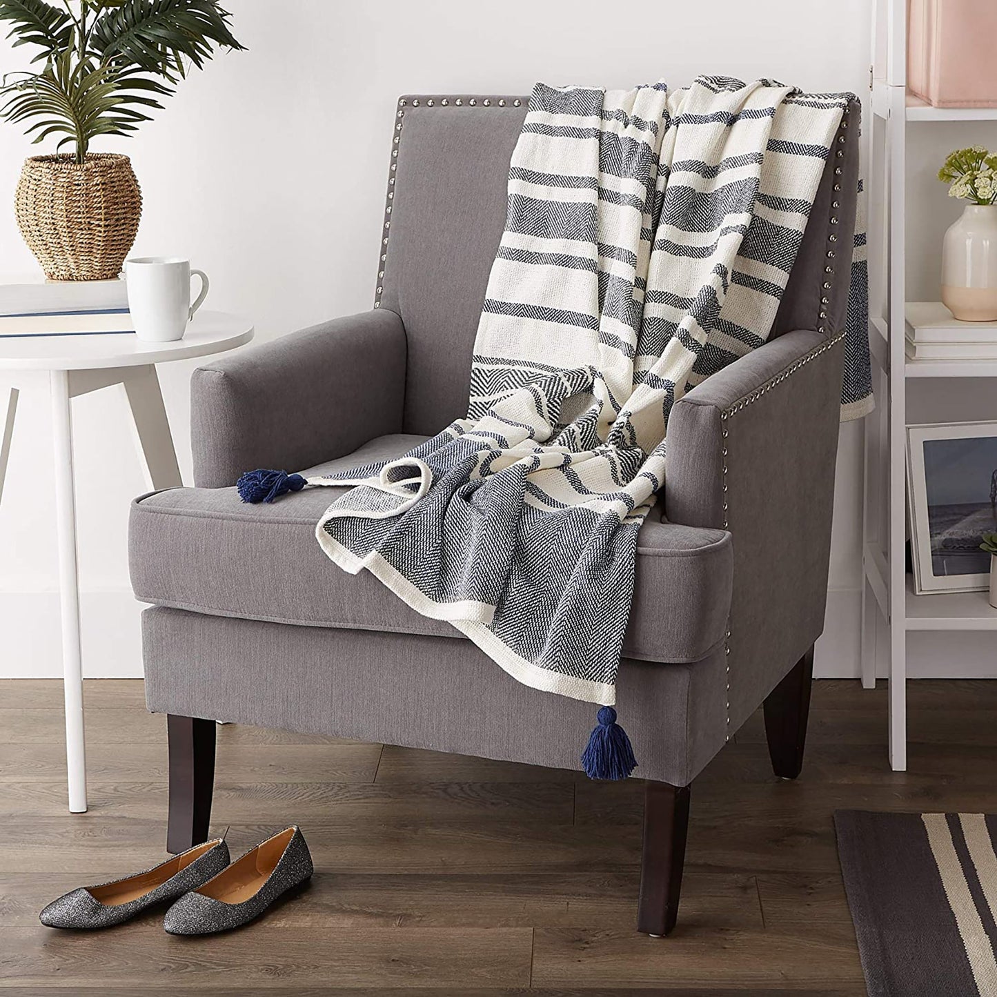 Traditional 2 Tone Chevron Stripe Throw 50x60 - Navy