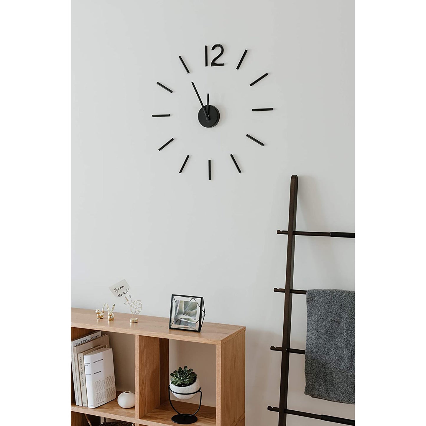 Minimalist and Modern Style Wall Mounted Clock - Black
