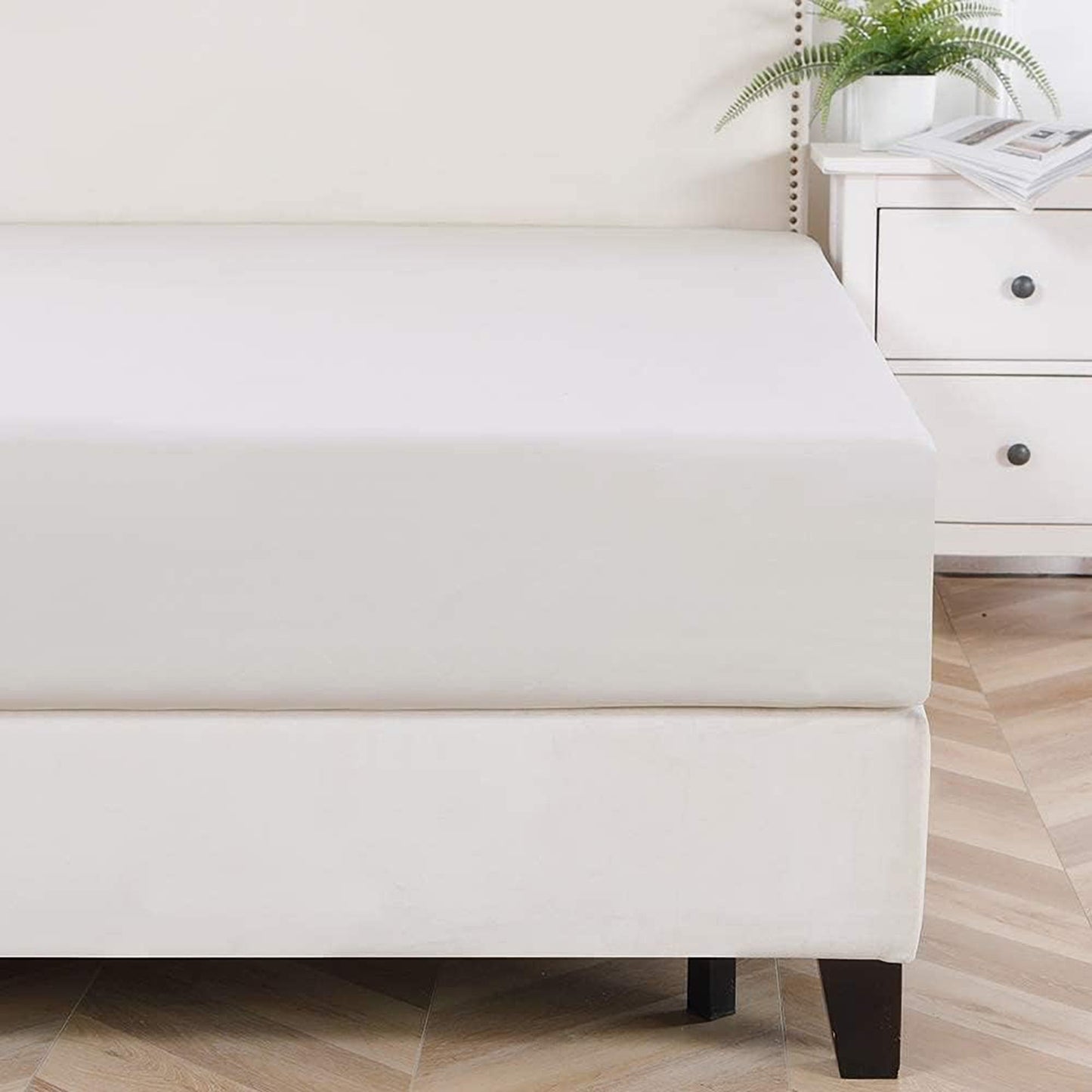 2000 TC Full Elastic Soft and Luxury Deep Pocket Fitted Bed Sheet - White