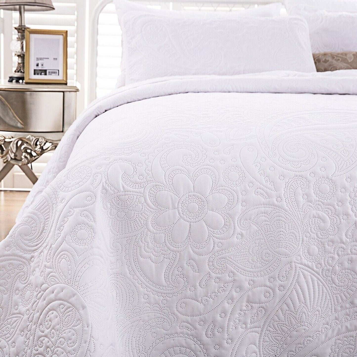 White Queen King Size Quilted Bedspread Set Soft Coverlet and Throw
