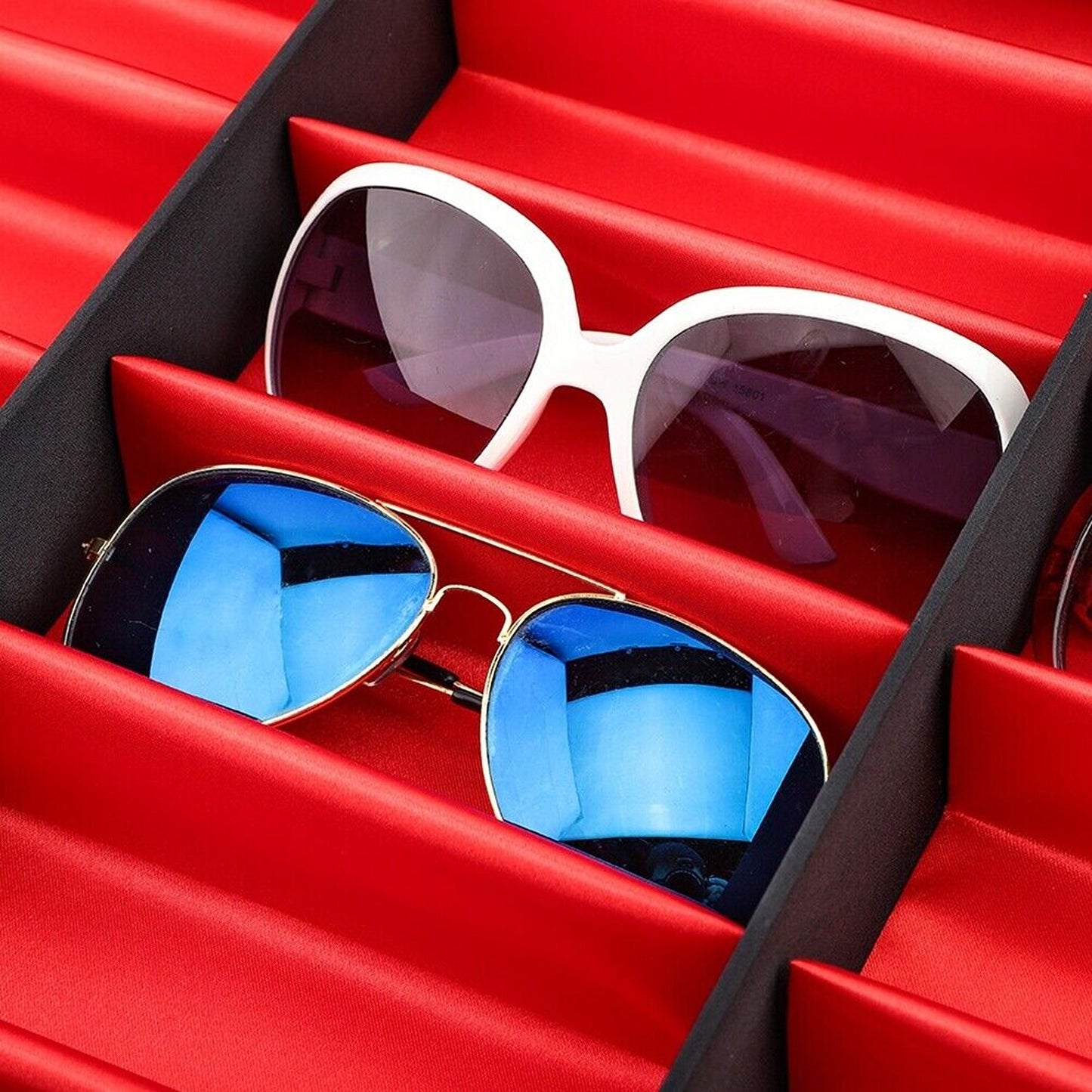 Eyewear Retail Display Case with 18 Grids and Cover Sunglasses Storage Box
