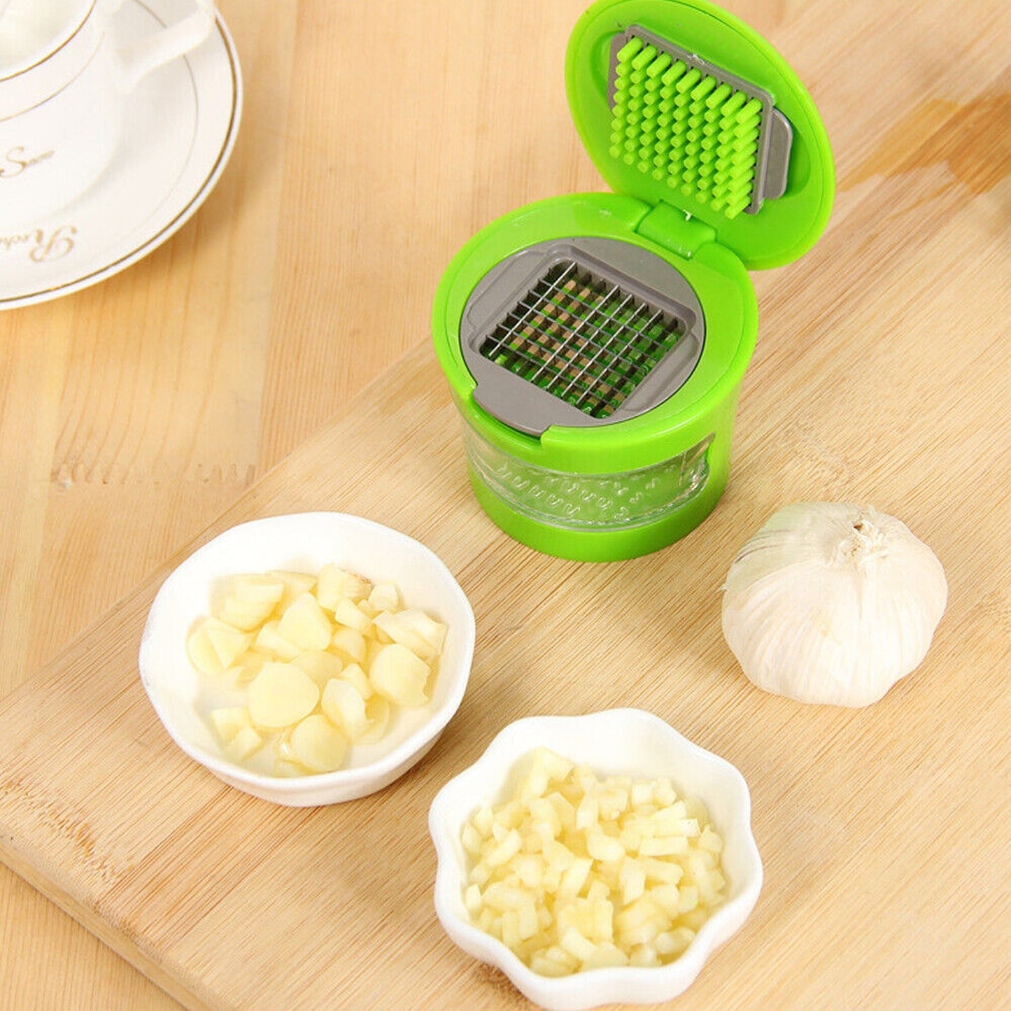 Garlic Press Crusher Stainless Steel Mincer and Peeler Kitchen Tool